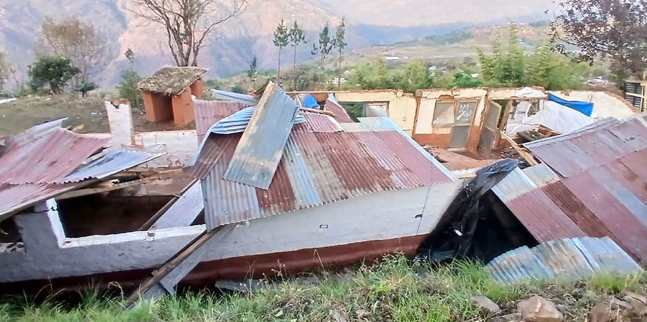 हावाहुरीले छाना उडाएपछि सशस्त्र प्रहरीलाई बस्न समस्या