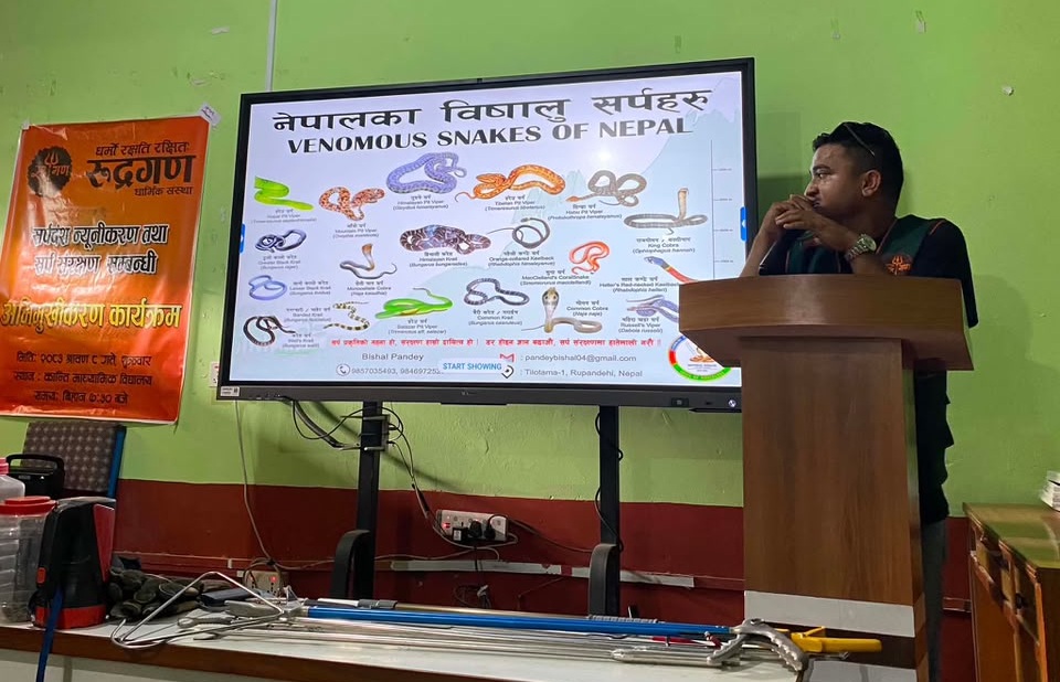 रुपन्देहीमा सर्पदंशका घटना बढेपछि विद्यालयस्तरमै सचेतना अभियान