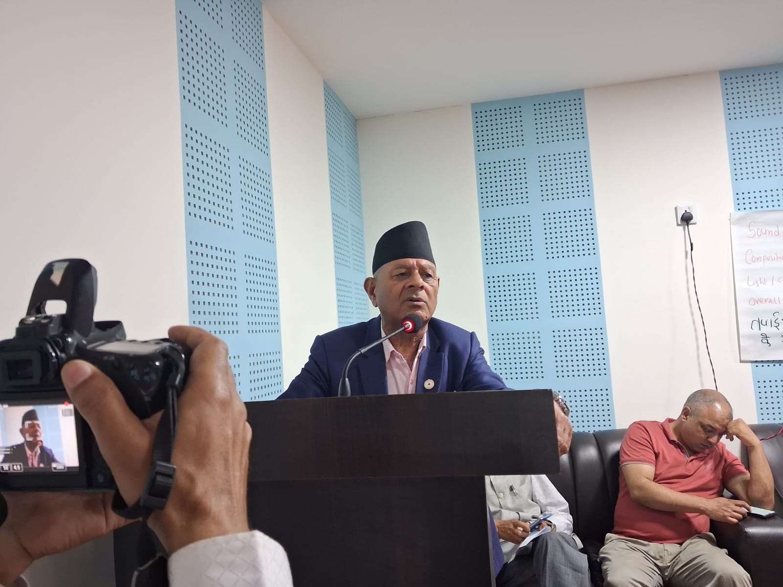 विज्ञापनसम्बन्धी संघीय निर्णय फिर्ता लिनुपर्छ : मन्त्री अधिकारी
