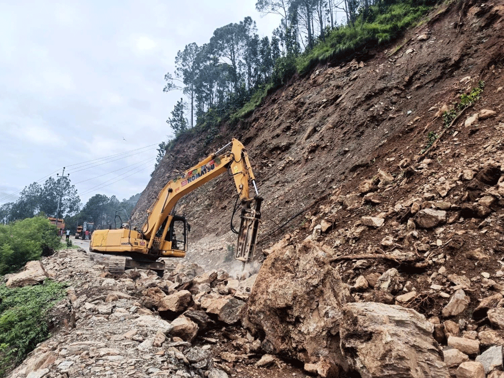 पृथ्वीराज मार्गमा यातायात अवरुद्ध
