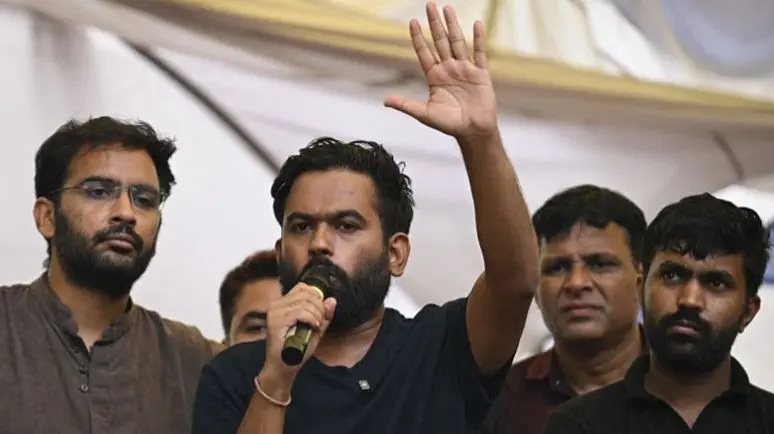 जसपा नेपालको राष्ट्रिय महाधिवेशन मञ्च हावाहुरीले भत्कायो