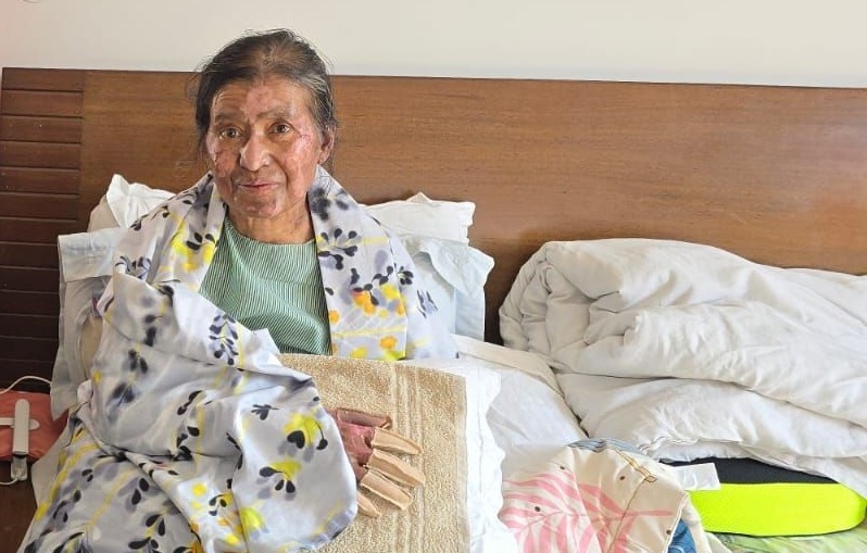 अस्पतालमा रविलक्ष्मी, देश दौडाहामा झलनाथ