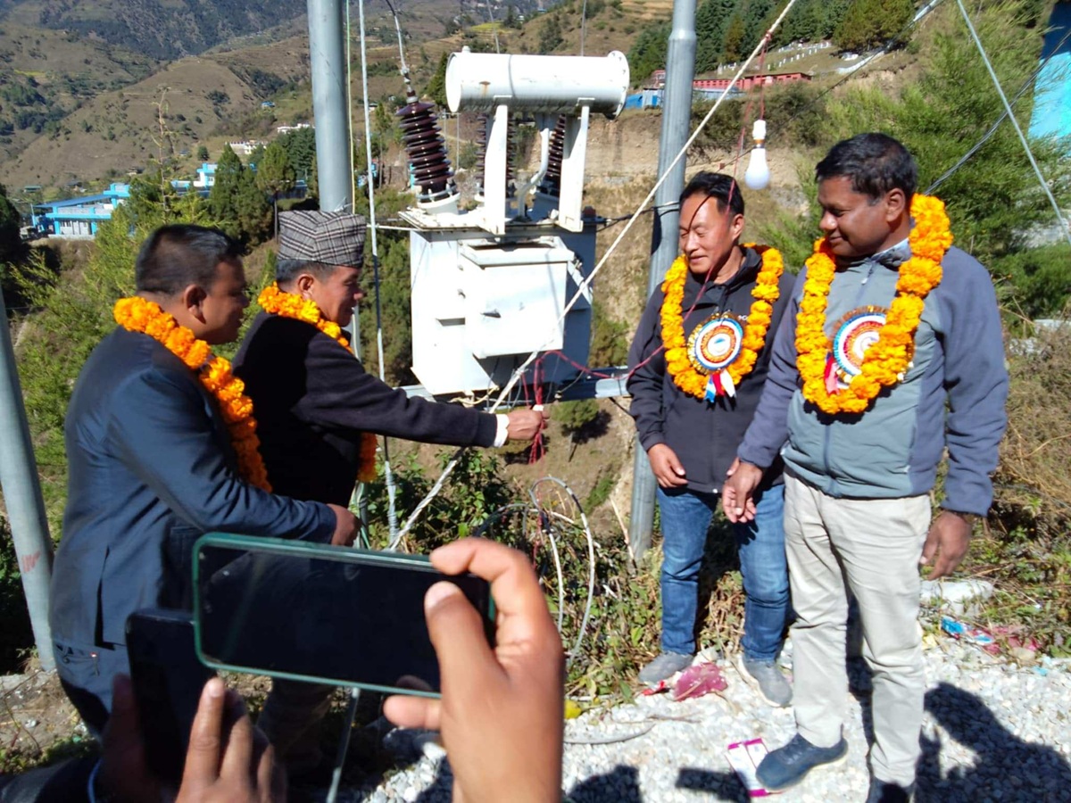 थबाङ पहिलोपटक केन्द्र विद्युत् लाइनसँग जोडियो