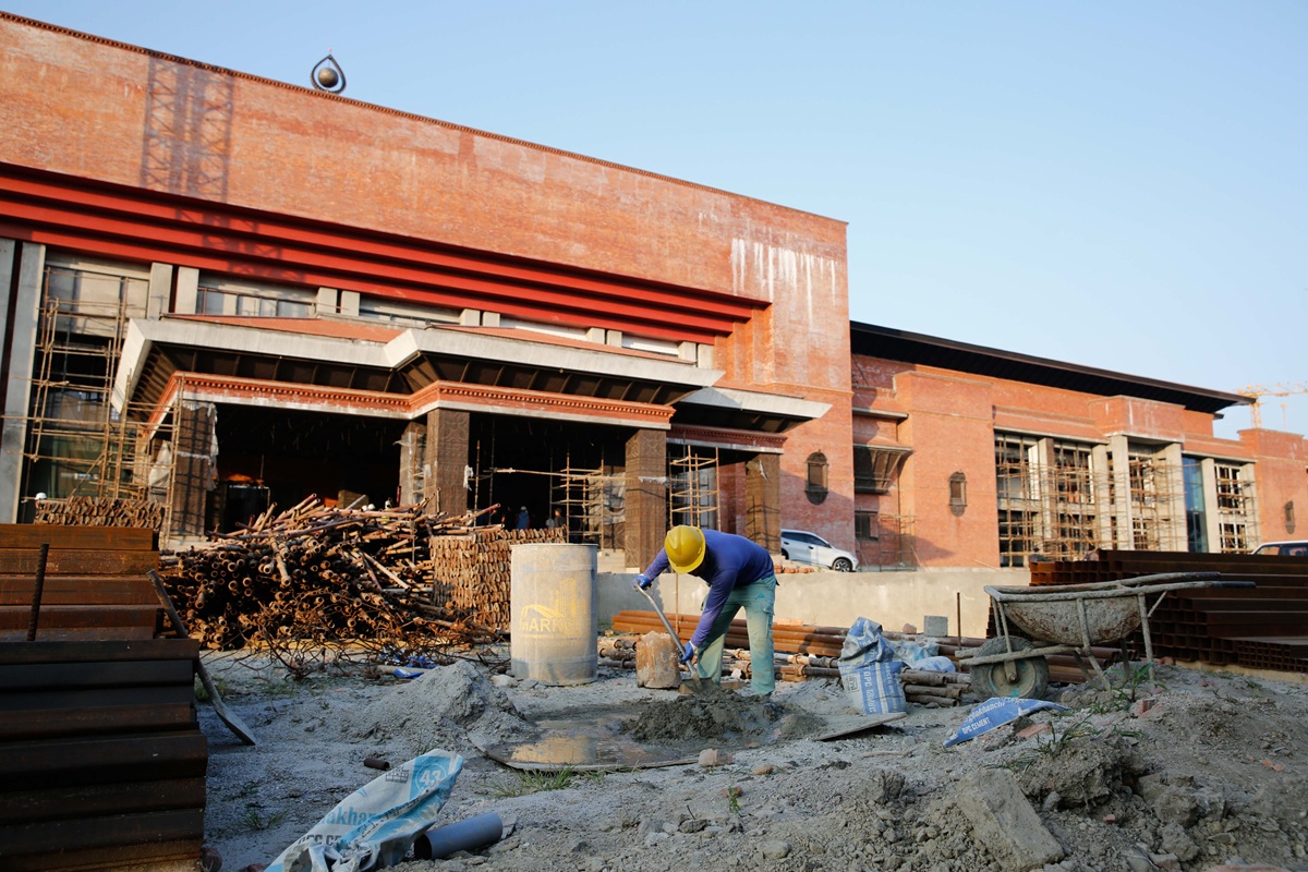 चुनाव निश्चित, संसद् भवन अनिश्चित