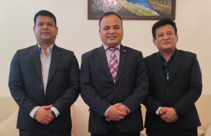 यूएईमा राजदूतलाई भेटेर ढिलासुस्तीको गुनासो