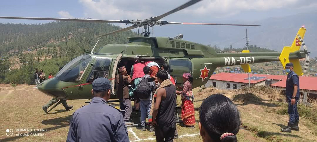 गर्भवतीको हेलिकोप्टरमा उद्धार