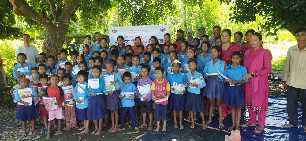 नेपाल मानव धर्म सेवा समितिद्वारा विद्यार्थीलाई शैक्षिक सामग्री वितरण