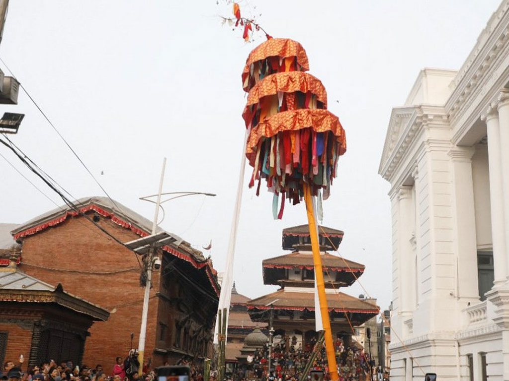 वसन्तपुरमा ठड्याइयो चीर, सुरु भयो होली 