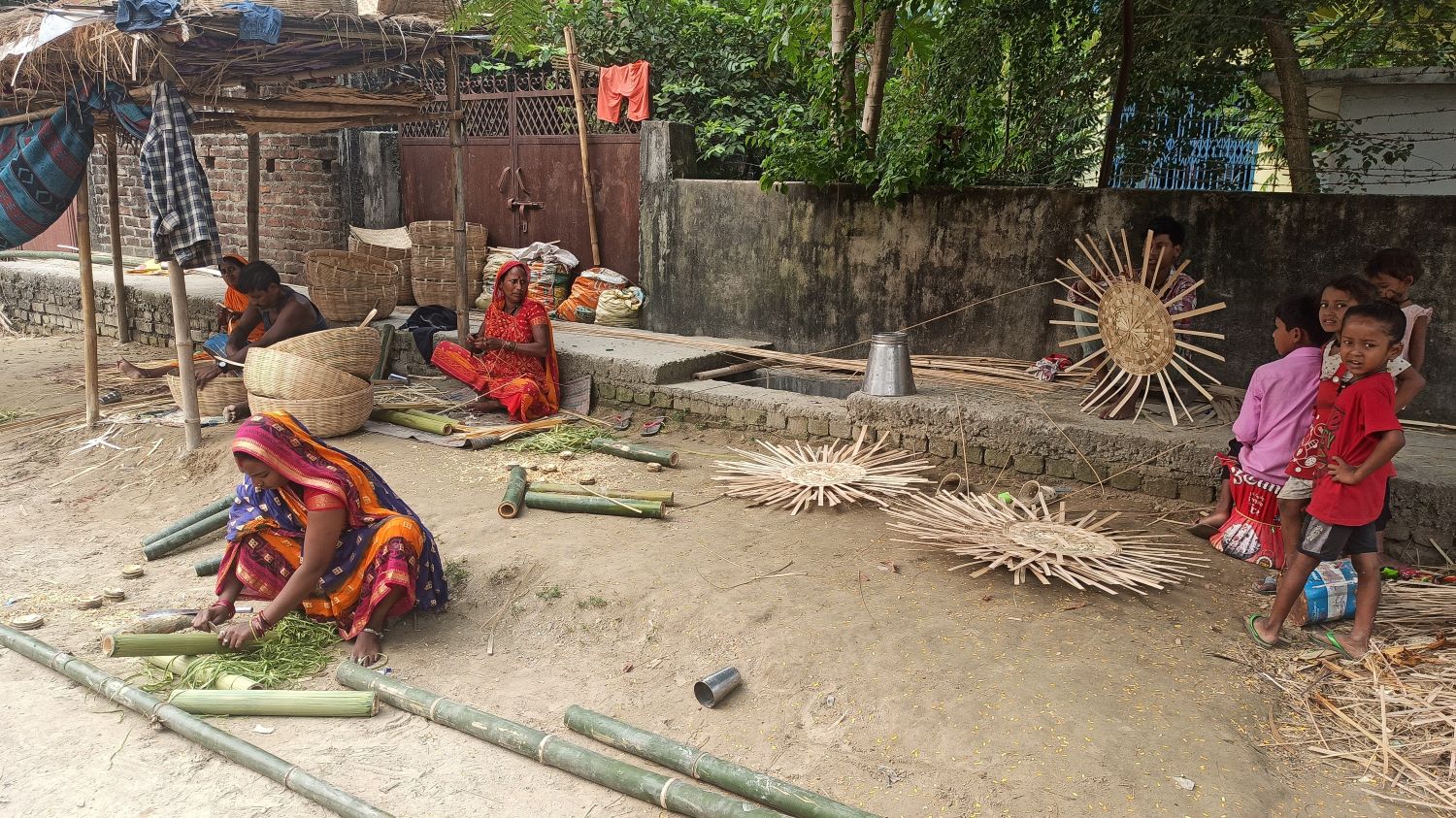 प्लाष्टिकका सामग्रीले पुर्ख्यौली पेसा सङ्कटमा