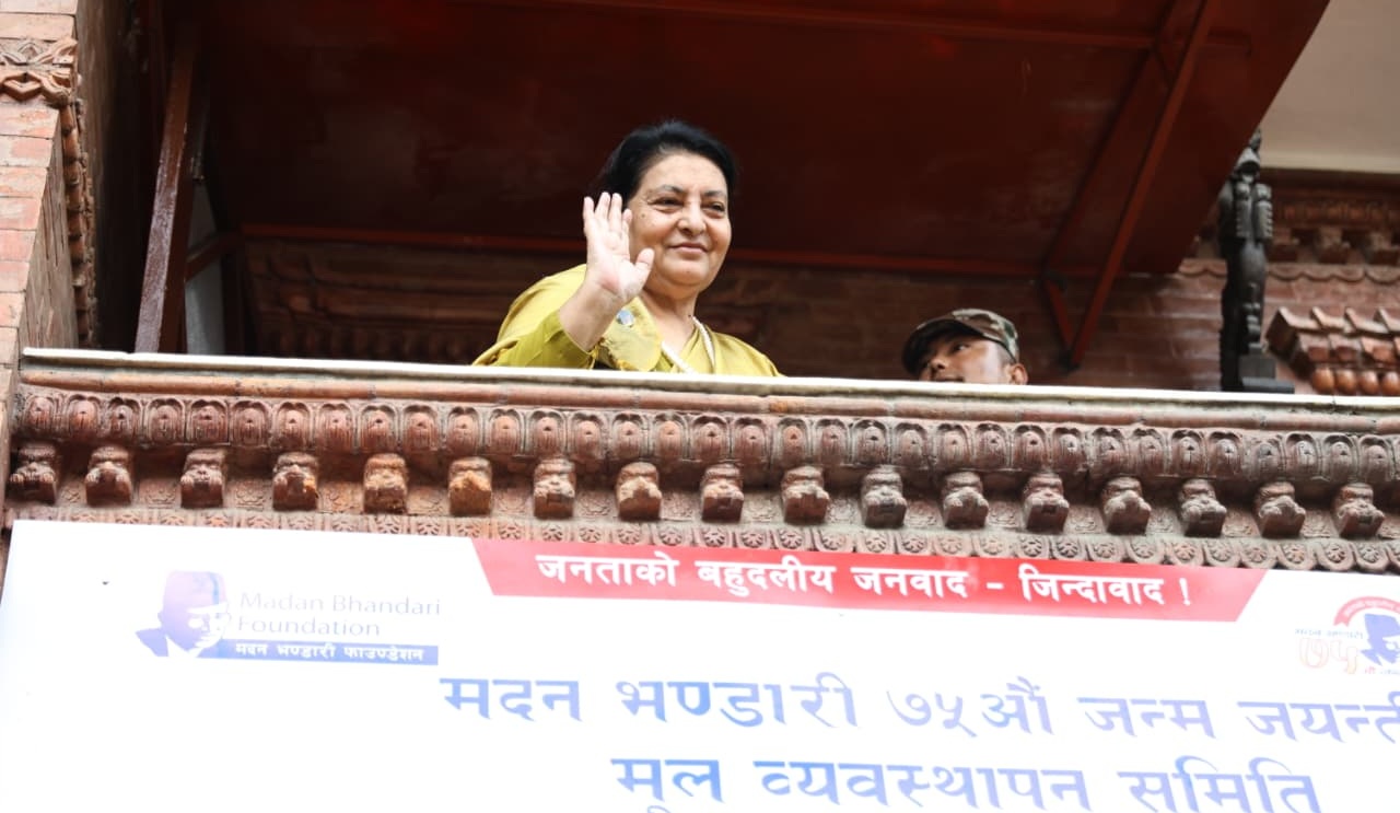 साथ नपाएपछि ओलीकै समीक्षा गर्दै विद्या