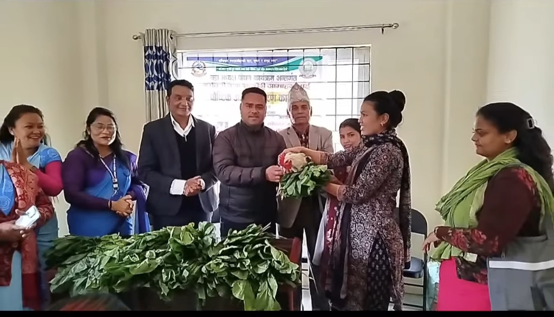 गर्भवती र सुत्केरीलाई कुखुराको भाले र अण्डाको क्यारेट