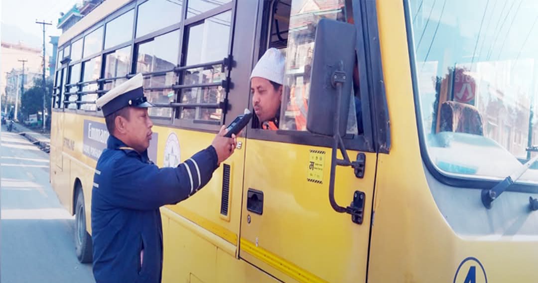 मादक पदार्थ सेवन गरी स्कुल बस चलाउने ५ चालक पक्राउ